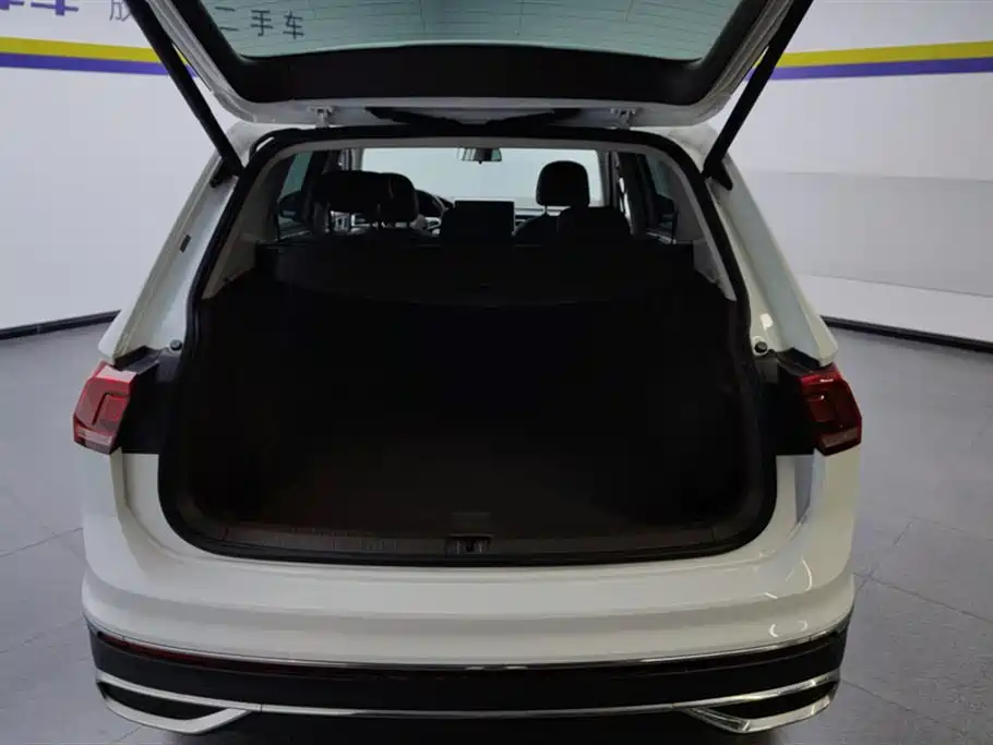 Volkswagen Tiguan L L 2023 330TSI AT Smart