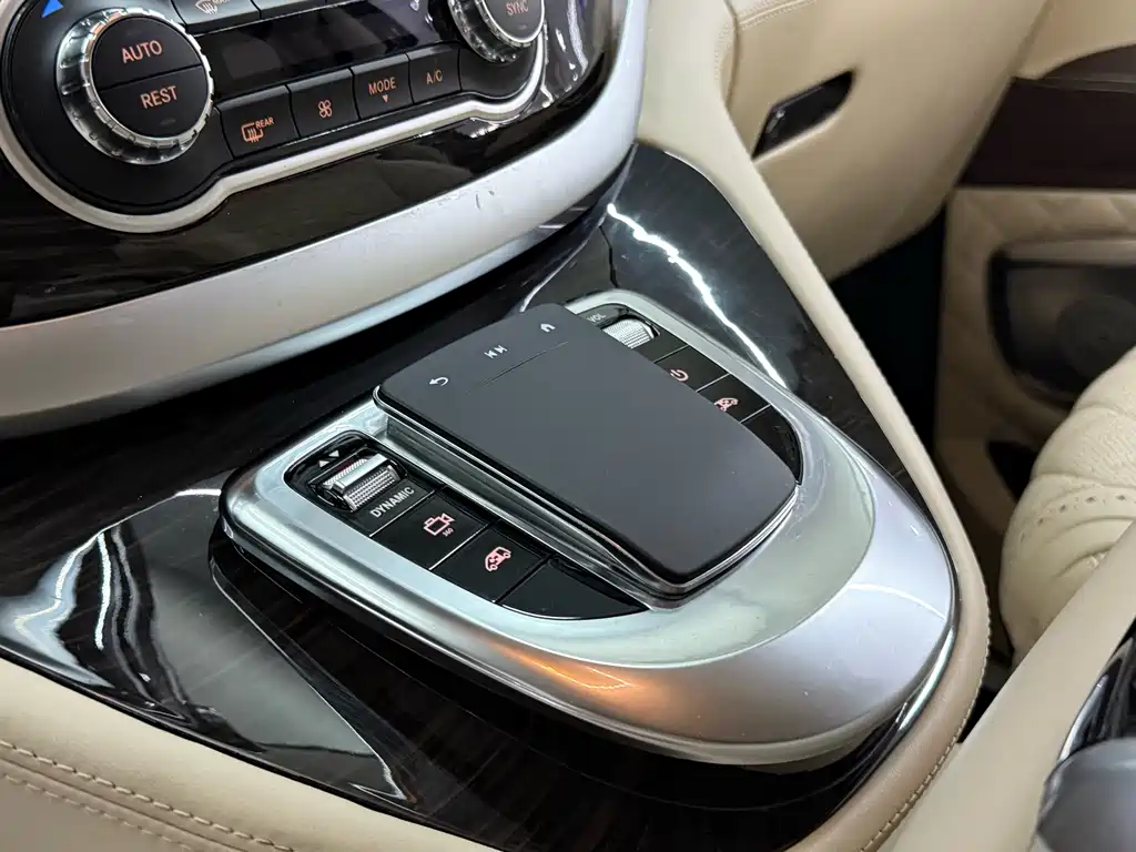 Mercedes-Benz Vito 2021 2.0T 7 мест