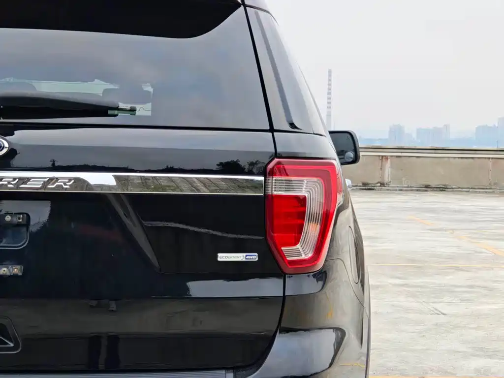 Ford Explorer (Import) — миниатюра 21