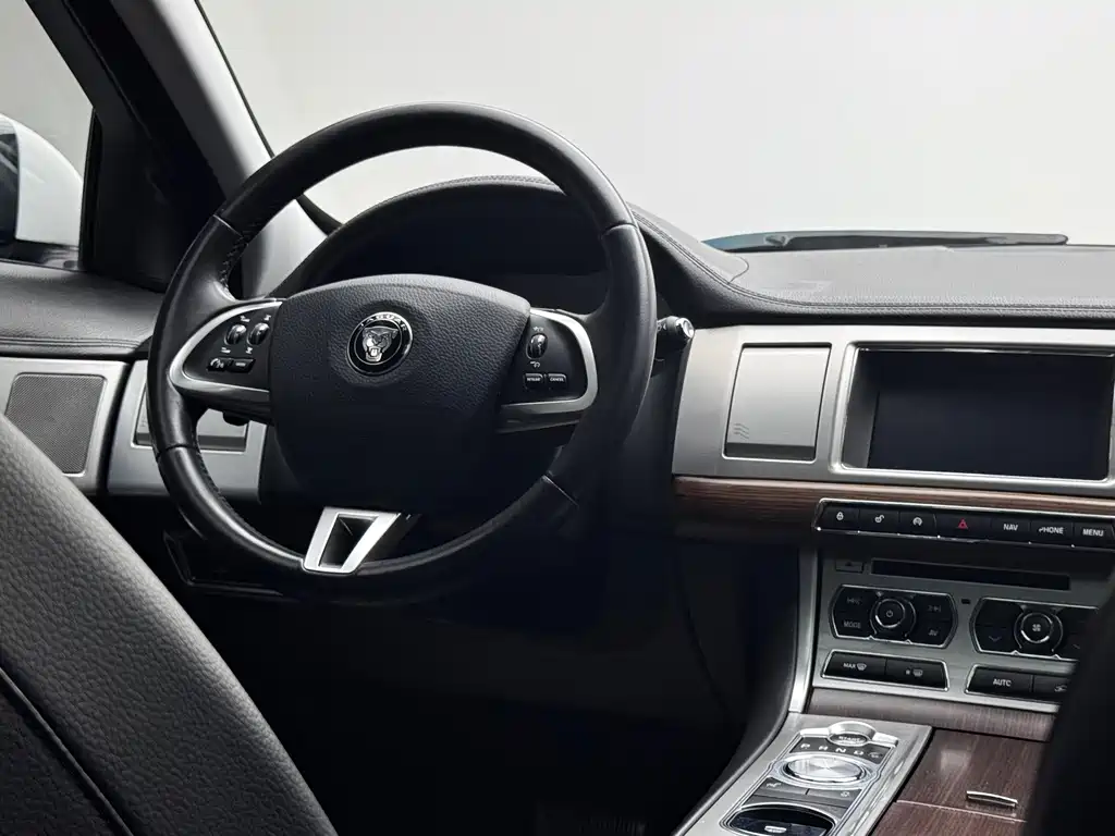Jaguar XF — миниатюра 5
