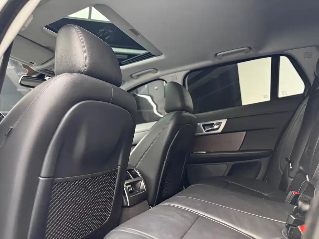 Jaguar XF — миниатюра 10
