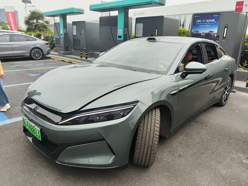 2025 BYD Han - zdjęcie 1 z 9