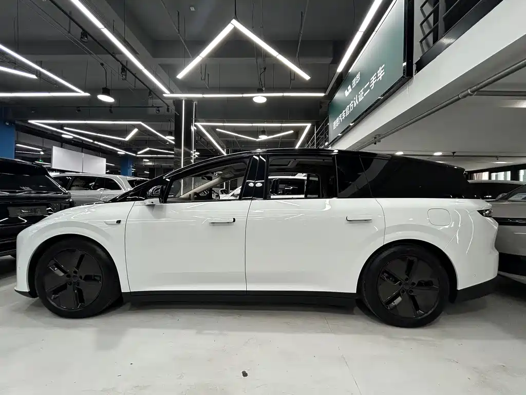 Li Auto i8 2025 Standard