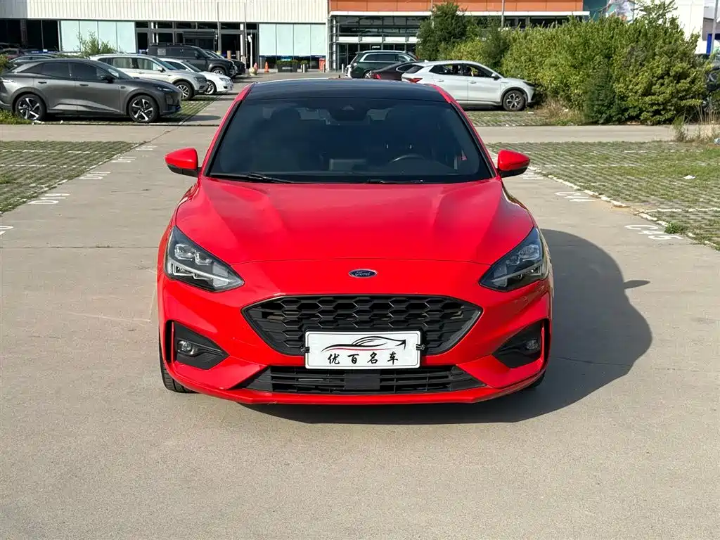 Ford Focus 2019 EcoBoost 180 AT ST Line