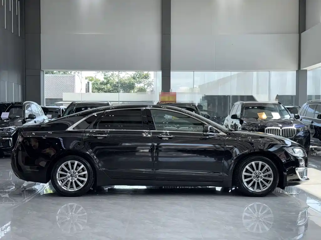 Lincoln MKZ 2020 2.0T Premium
