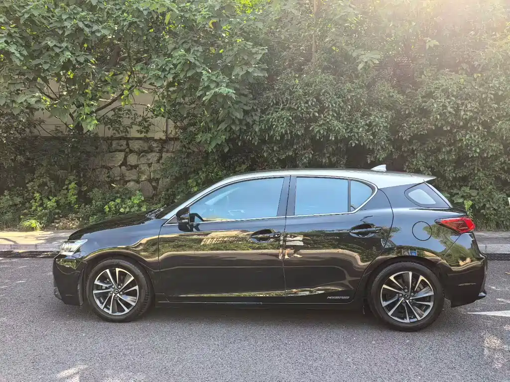 Lexus CT — миниатюра 6