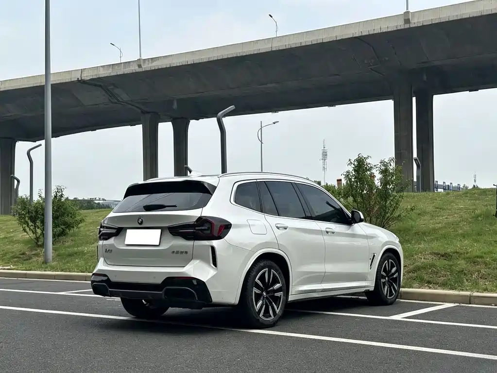 BMW iX3 2024 Lead