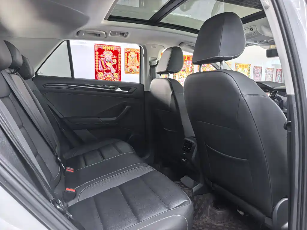 Volkswagen T-Roc 2022 280TSI DSG PLUS