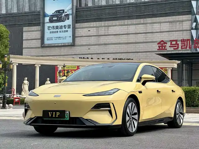 2024 Geely Galaxy E8