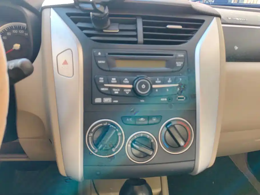 Venucia R50 — миниатюра 13
