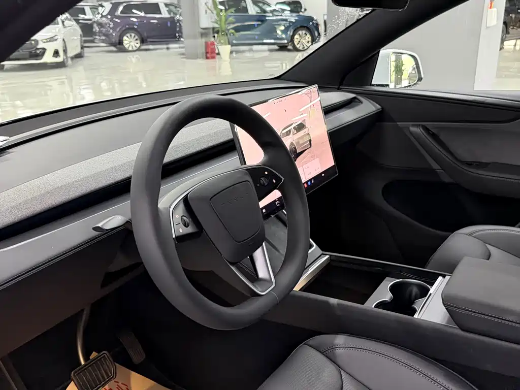 Tesla Model Y — фотографии объявления, Фото 13