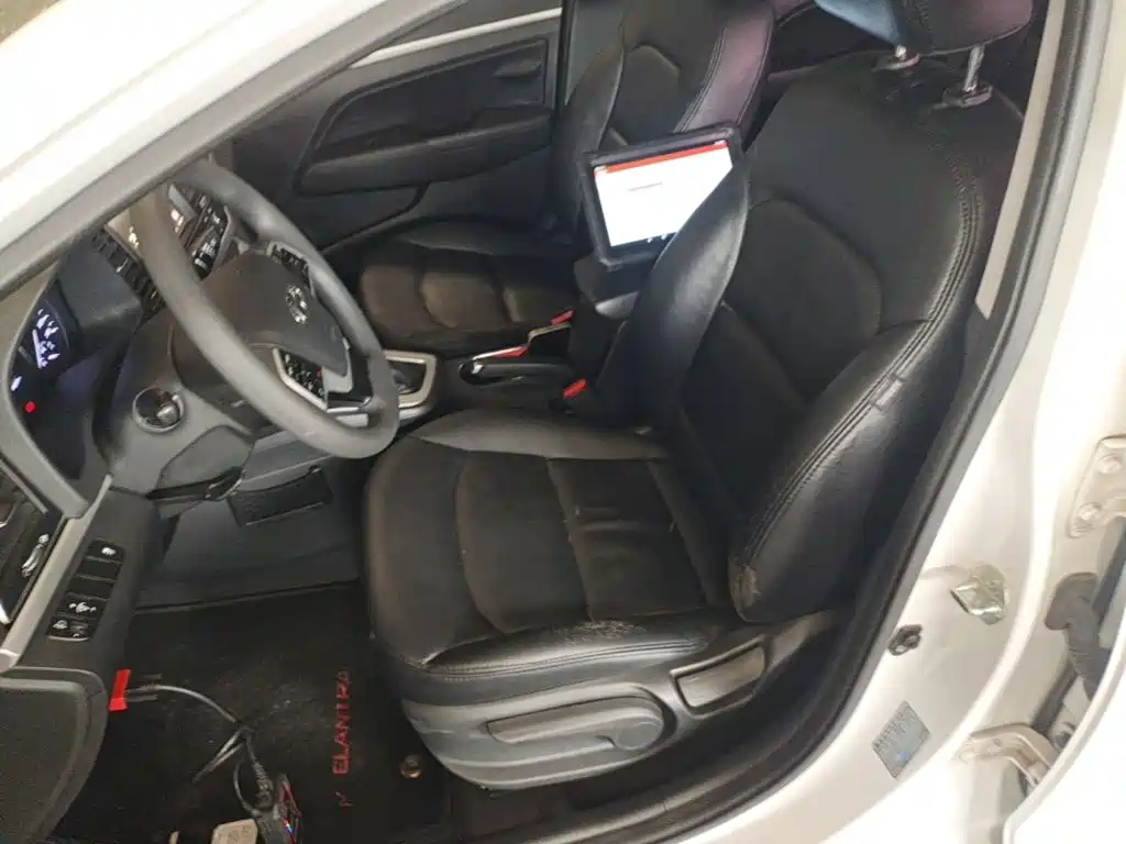 Hyundai Elantra — миниатюра 15
