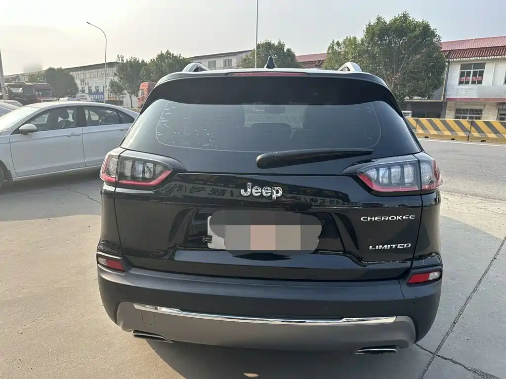 Jeep Cherokee — миниатюра 9