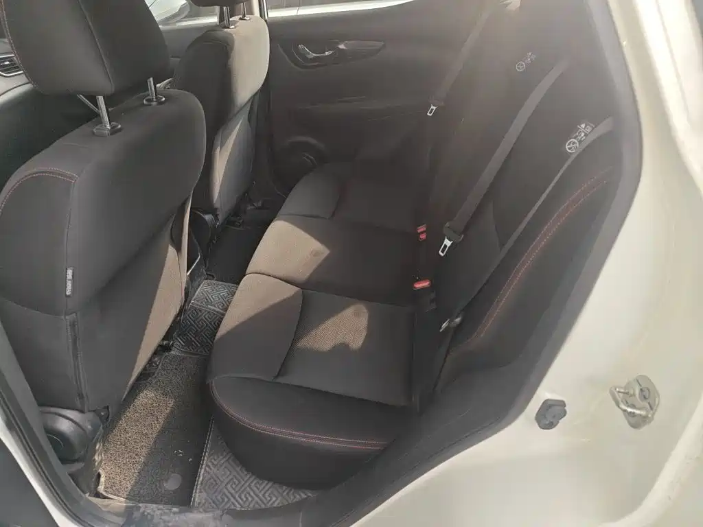 Nissan Qashqai — миниатюра 18