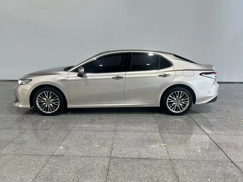 Toyota Camry — миниатюра 2