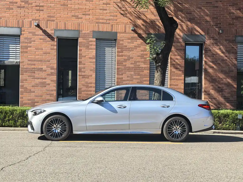 Mercedes-Benz C-Class — миниатюра 11