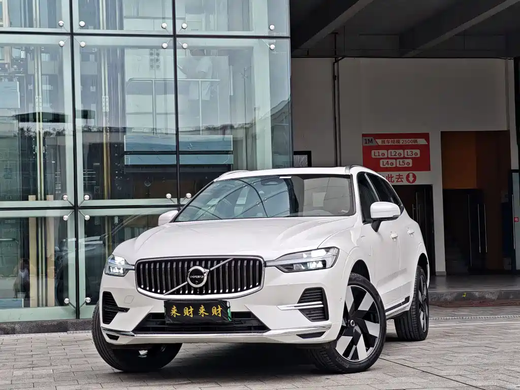 VOLVO  XC60 PLUG IN HYBRID