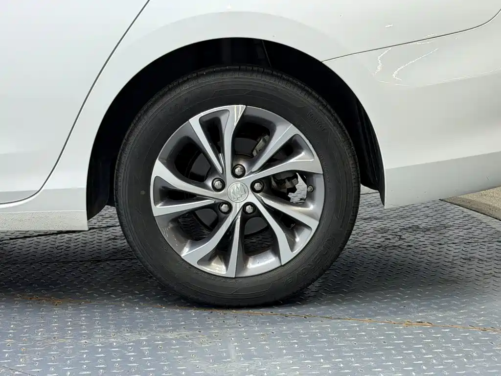Buick Verano — миниатюра 15