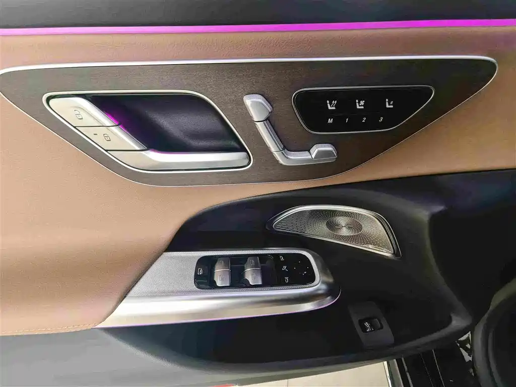 Mercedes-Benz E-Class — миниатюра 12