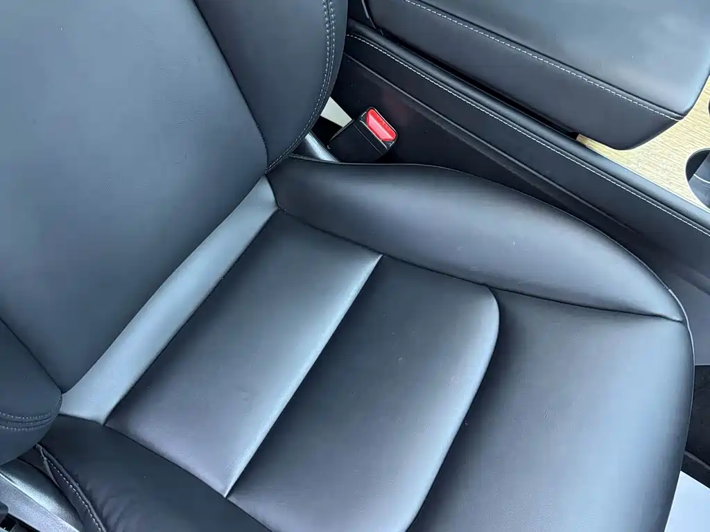 Tesla Model Y — миниатюра 6