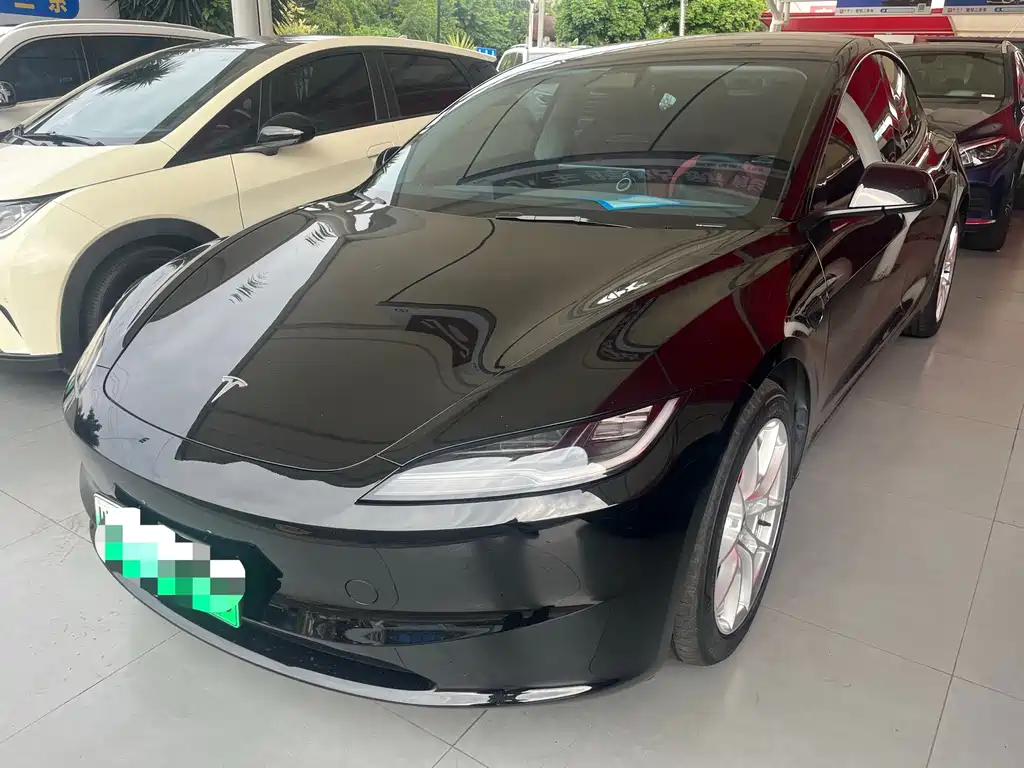 Tesla Model 3 — миниатюра 3