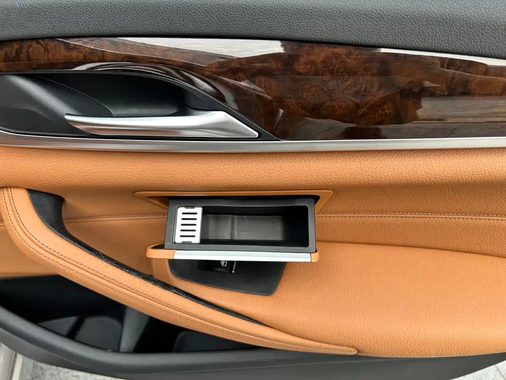 BMW 5 Series — миниатюра 19