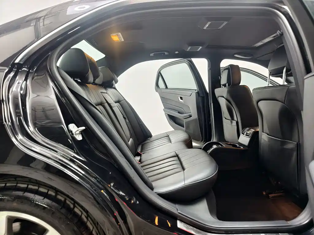 Mercedes-Benz E-Class — миниатюра 16