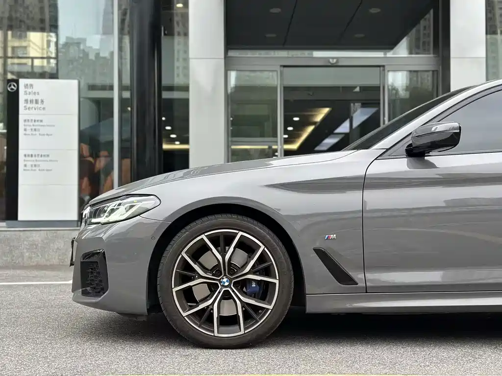 BMW 5 Series (Import) — миниатюра 7