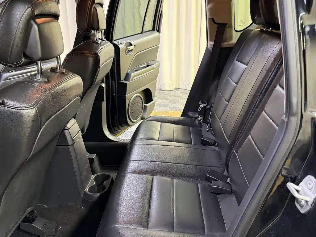 Jeep Compass (Import) — миниатюра 27