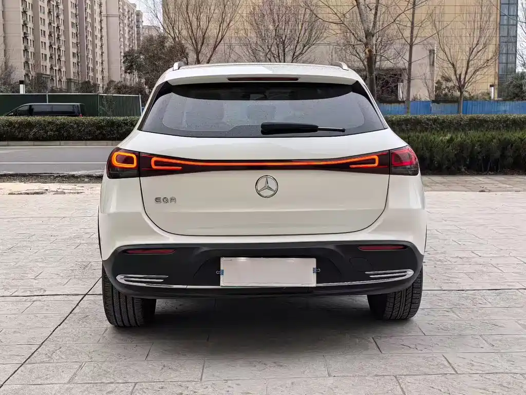 MERCEDES-BENZ EQA