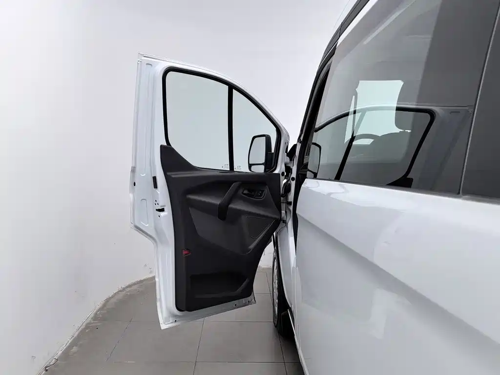 Ford Transit — миниатюра 8