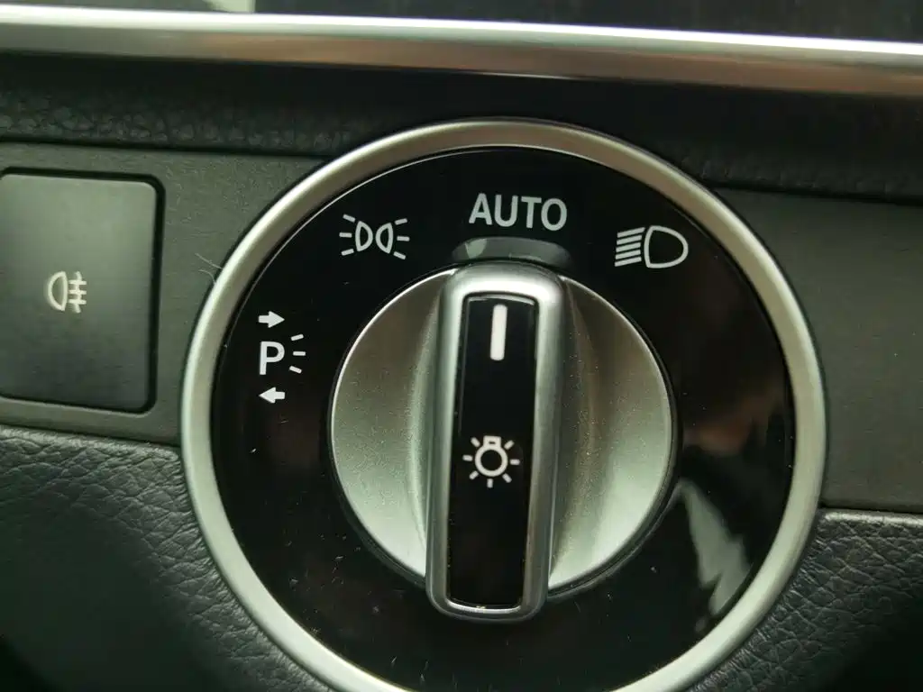 Mercedes-Benz E-Class — миниатюра 21