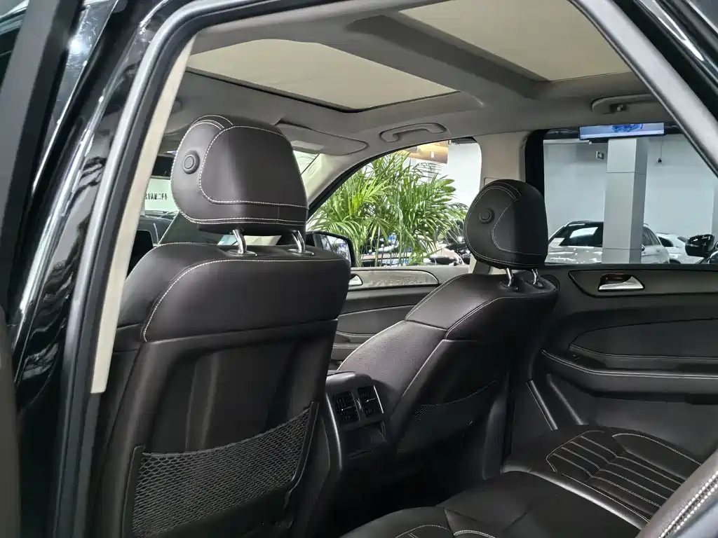 Mercedes-Benz GLE (Import) — миниатюра 10