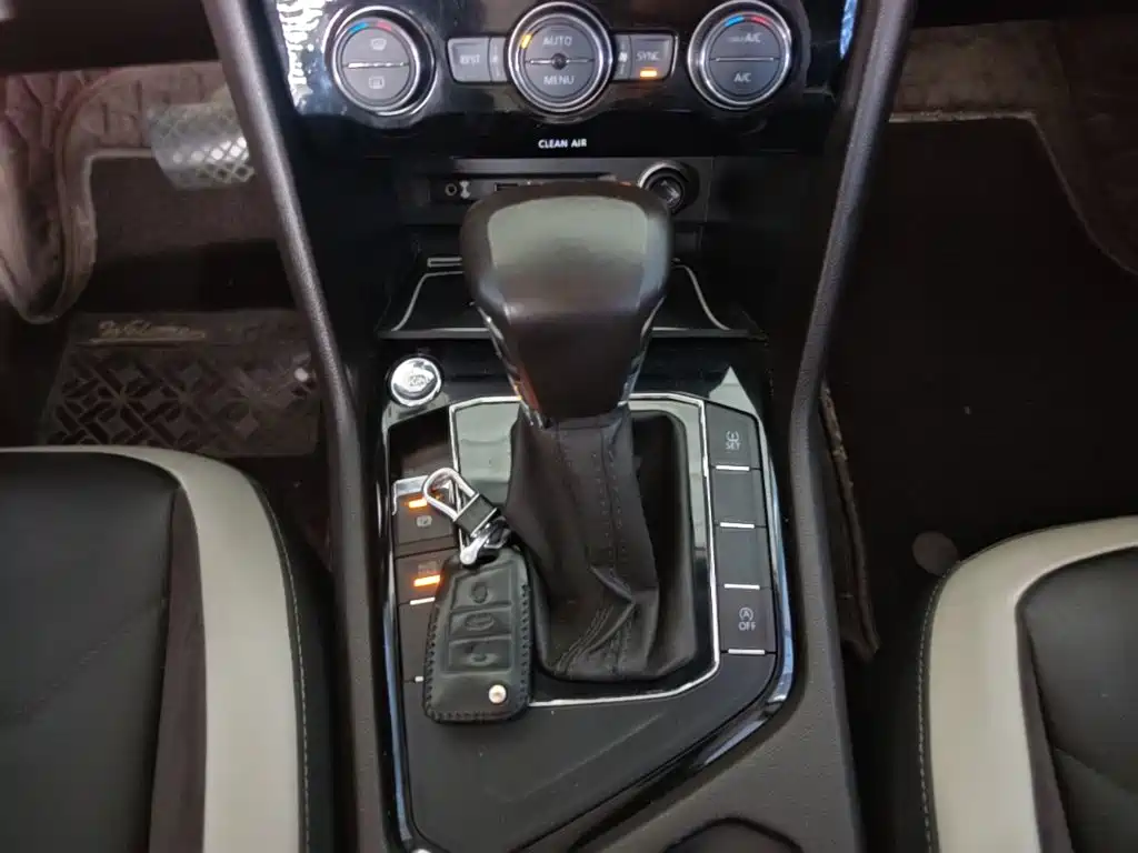 Volkswagen Tiguan L — миниатюра 14