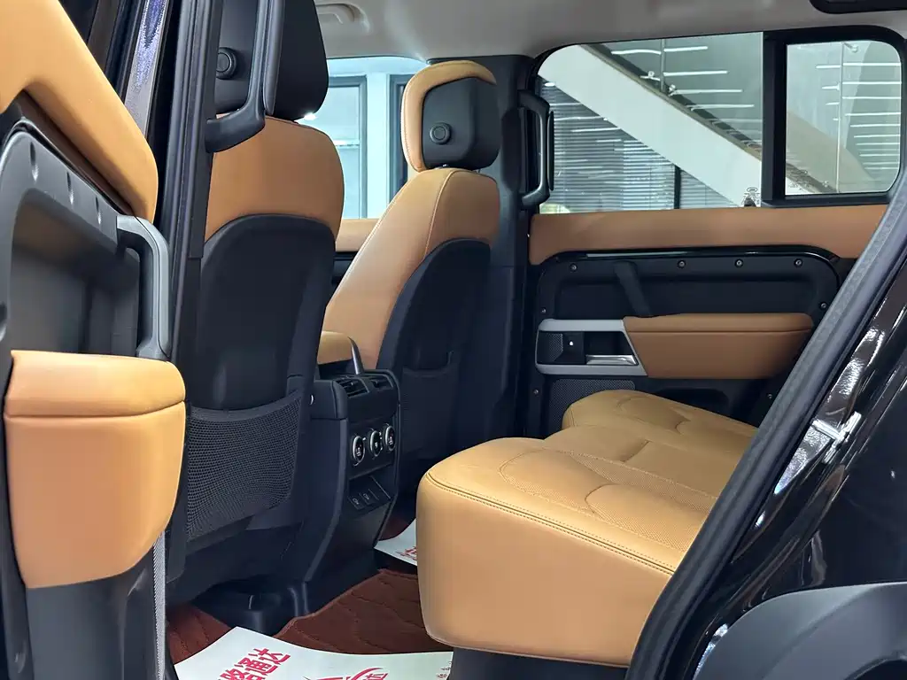 Land Rover Defender — миниатюра 8