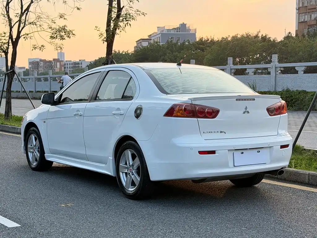 Mitsubishi Lancer EX — миниатюра 10