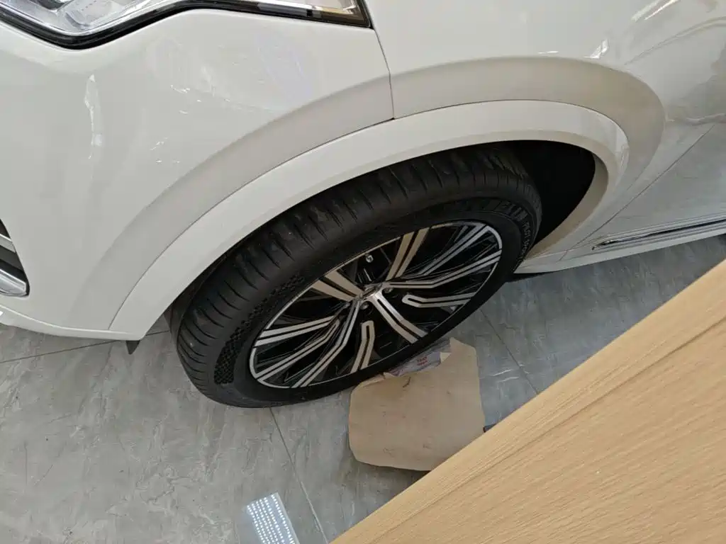 Volvo XC90 — миниатюра 23