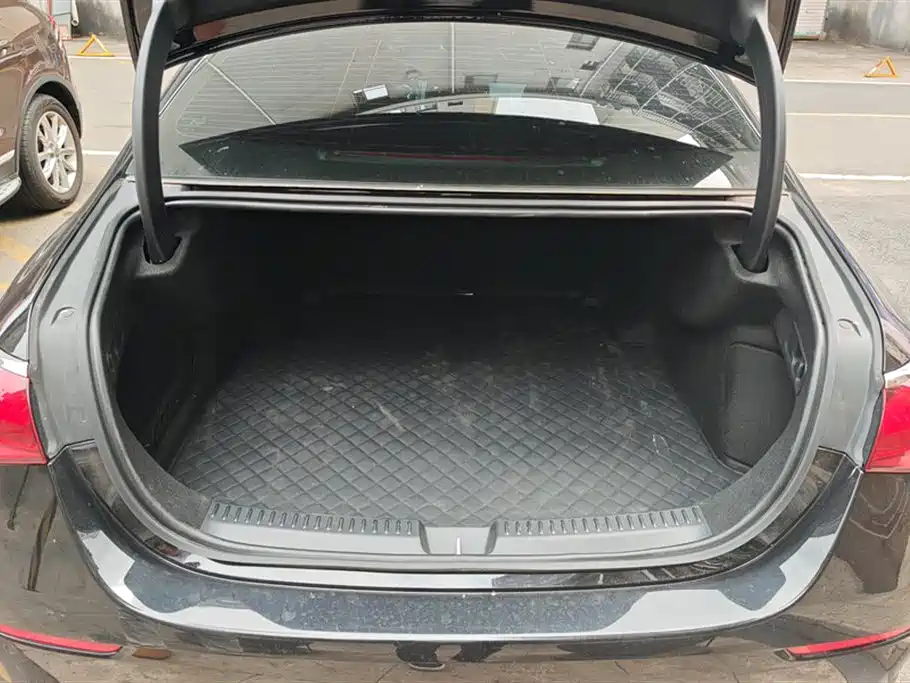 Mercedes-Benz E-Class E 2026 E 300 L Luxury