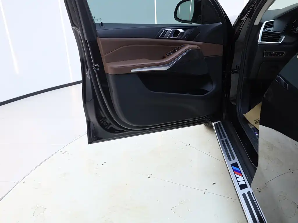 BMW X5 (Import) — миниатюра 30
