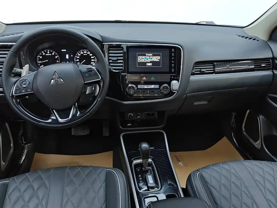 MITSUBISHI OUTLANDER