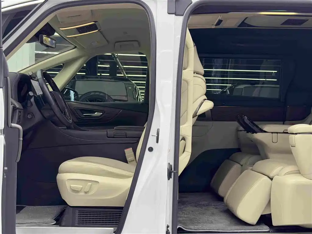 Toyota Vellfire — миниатюра 8