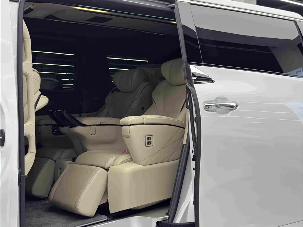 Toyota Vellfire — миниатюра 9