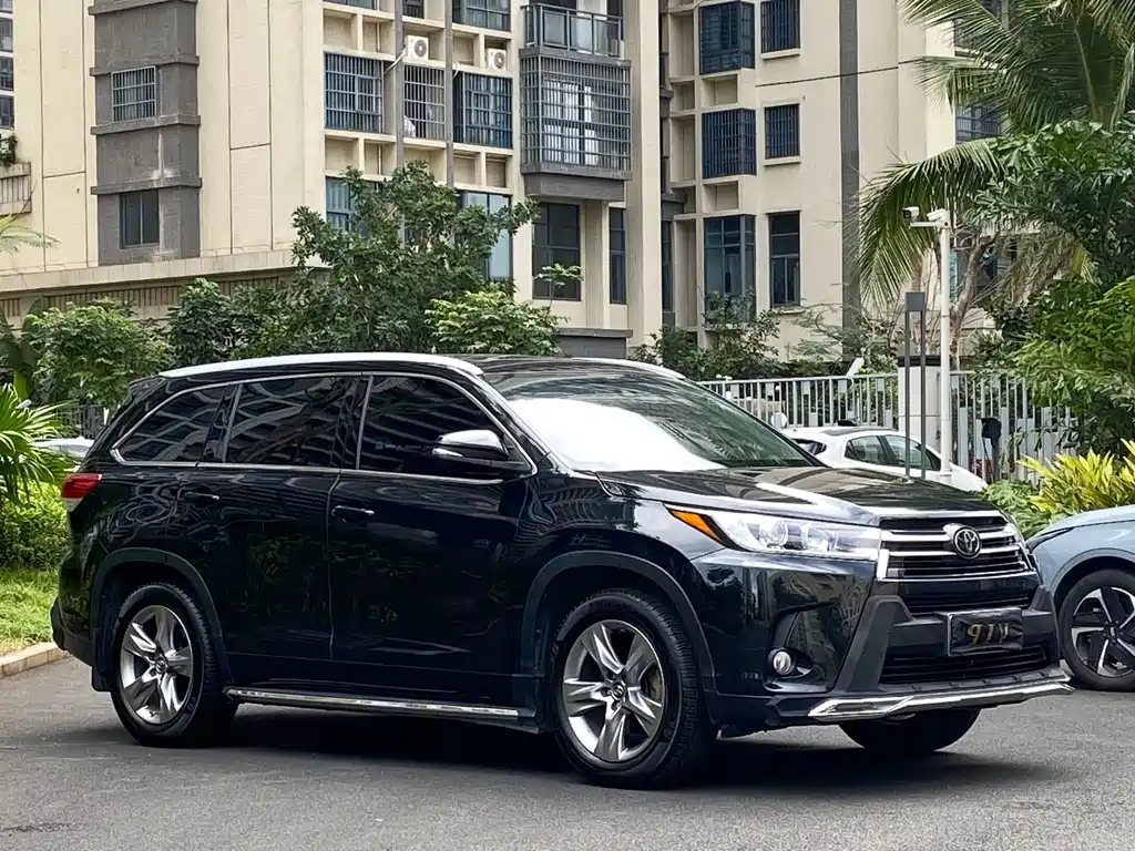 TOYOTA HIGHLANDER