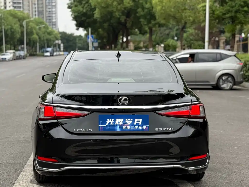 Lexus ES — миниатюра 19
