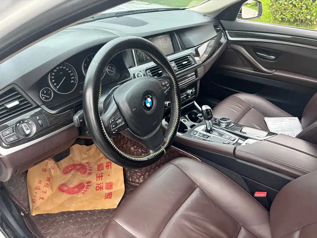 BMW 5 Series — миниатюра 11