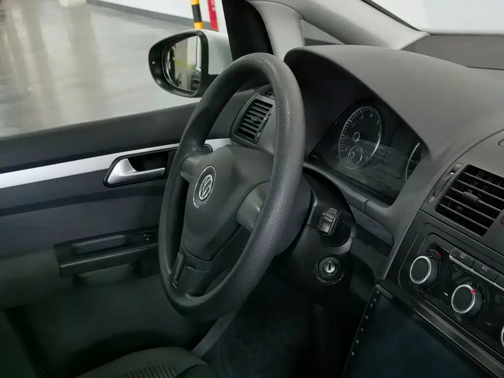 Volkswagen Touran — миниатюра 22