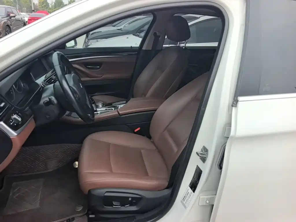 BMW 5 Series — миниатюра 15