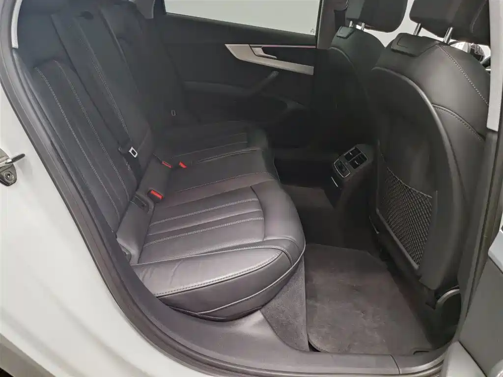 Audi A4L 2023 40 TFSI Luxury