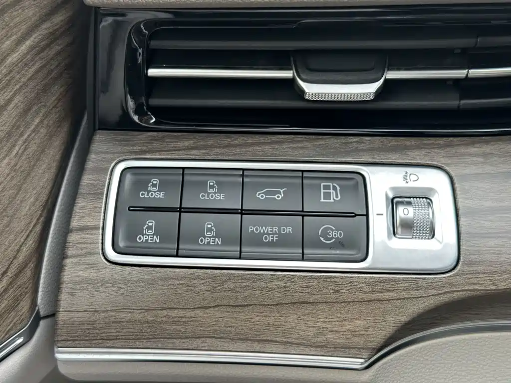 Roewe iMAX8 New Energy — миниатюра 28