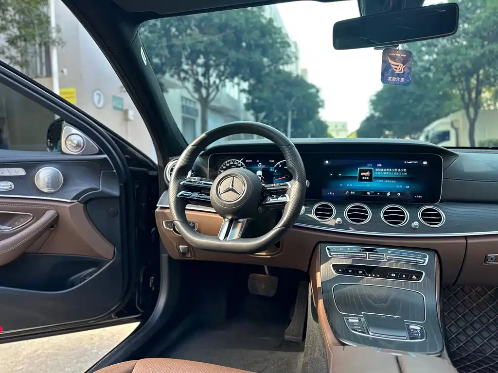 MERCEDES-BENZ E CLASS